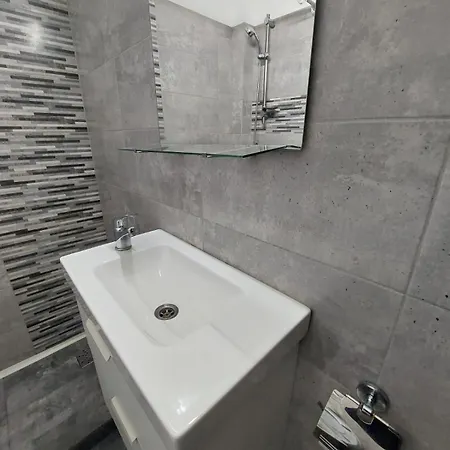 Tudor Arghezi Universitate *